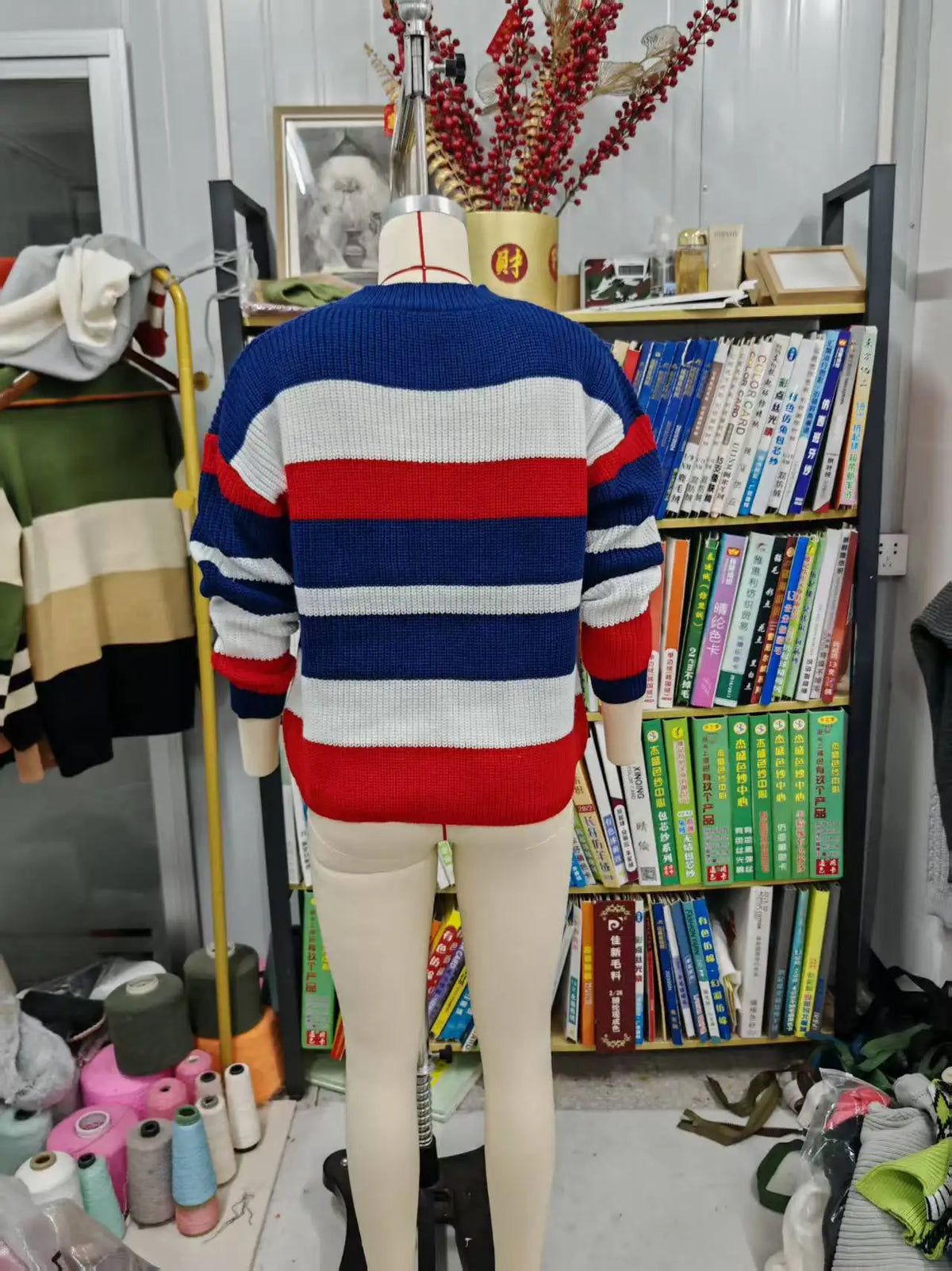 New Women's Clothing Is Simple Loose Multi-color Stripes and Knitted Sweaters Comfortable Casual