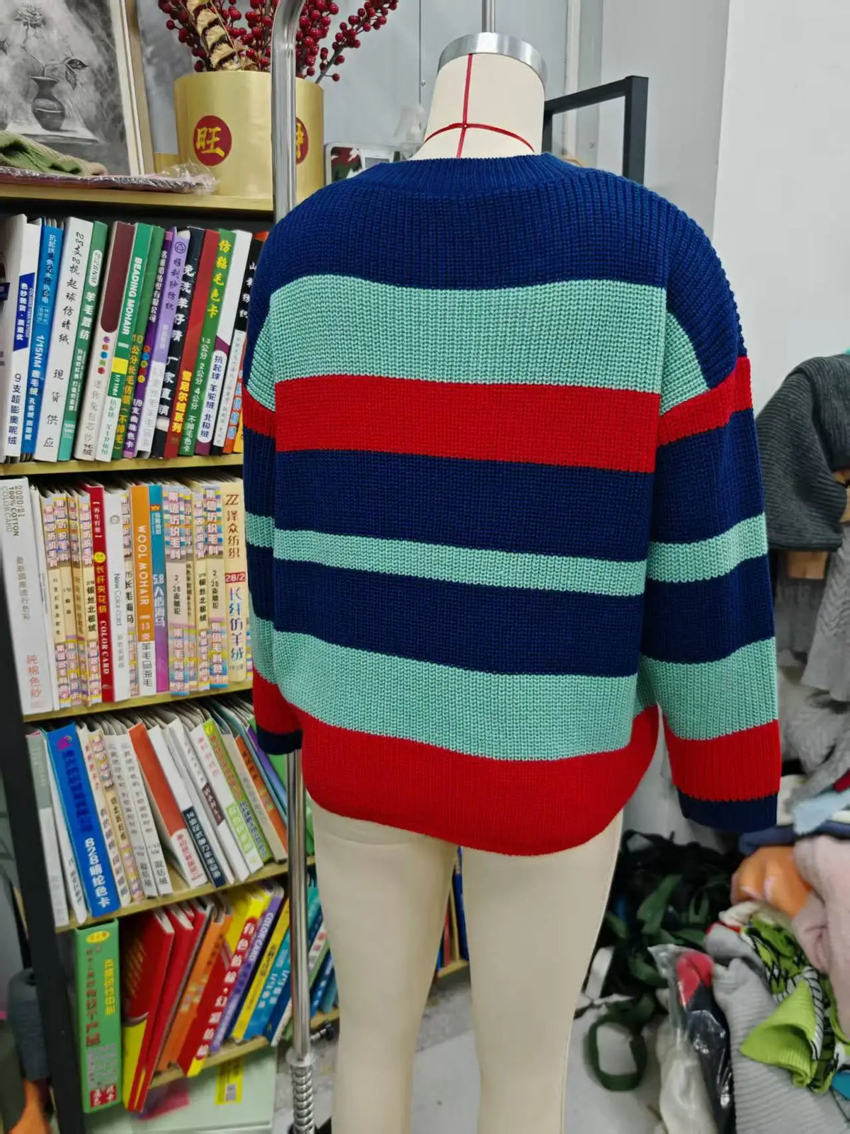 New Women's Clothing Is Simple Loose Multi-color Stripes and Knitted Sweaters Comfortable Casual